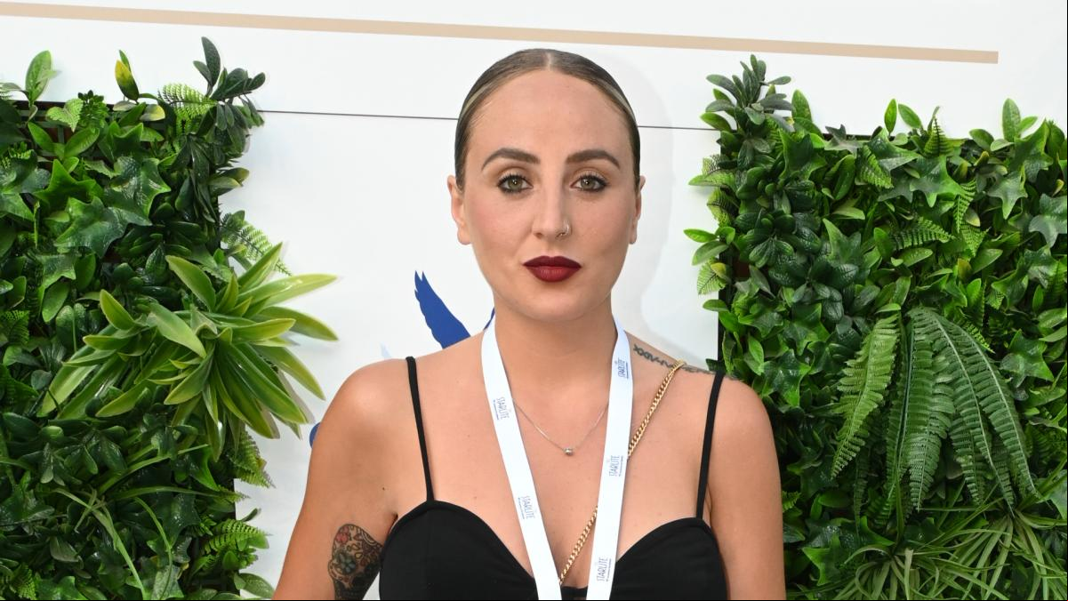 Rocío Flores se muestra sin complejos en su viaje a México tras una lipoescultura