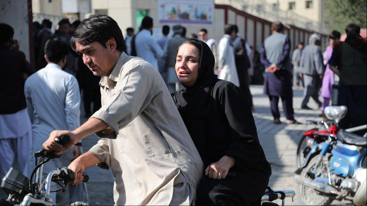 Un atentado suicida mata a 46 chicas y 7 chicos en una academia de Kabul