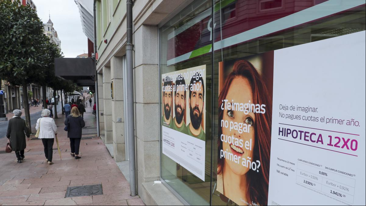 Los grandes bancos cerraron 1.360 oficinas y recortaron su plantilla en 5.800 empleados