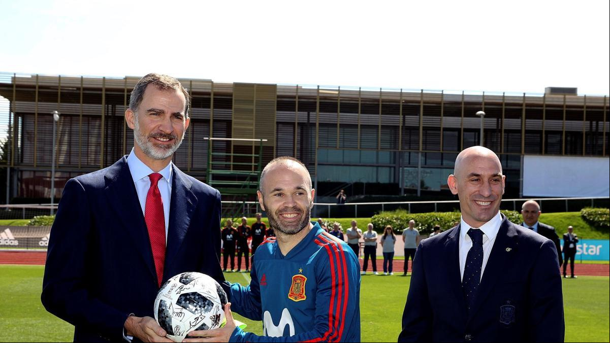 El Rey viaja a Qatar para animar a la Roja