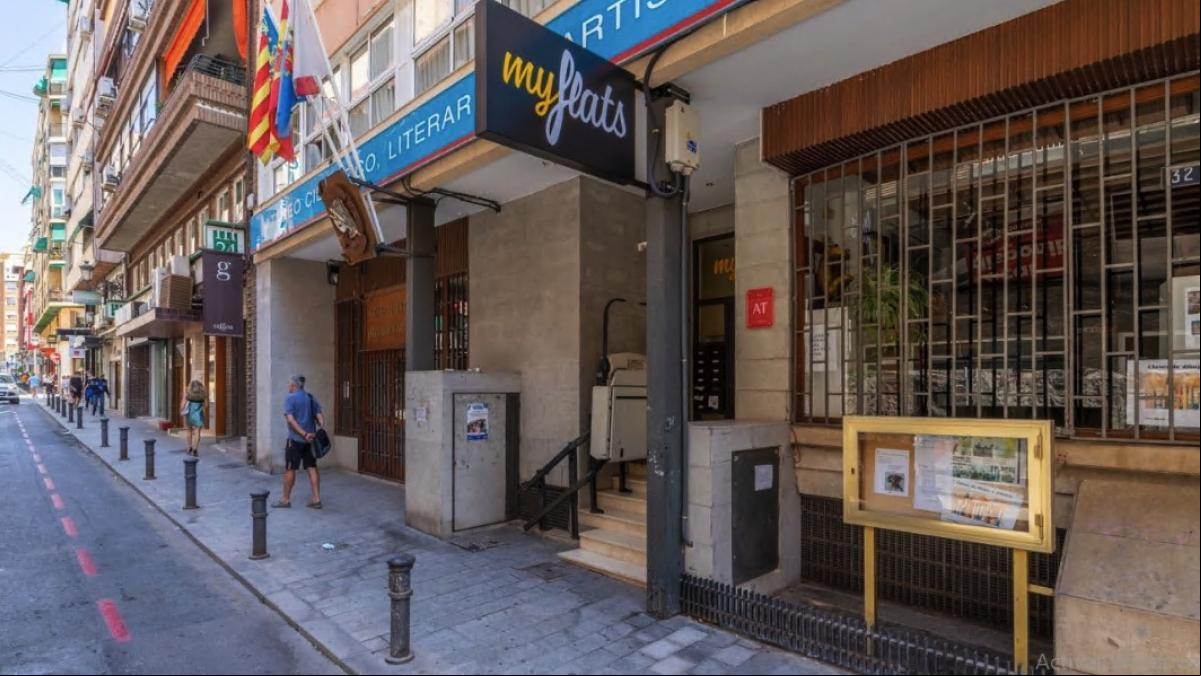 Cinco propietarios acumulan 165 apartamentos turísticos en Alicante