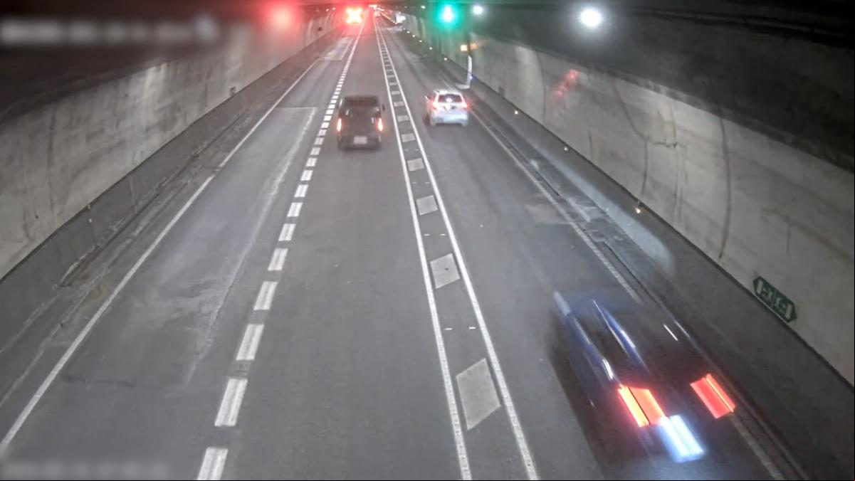 Detenido un conductor sin carnet por hacer adelantamientos peligrosos en el túnel de Bracons