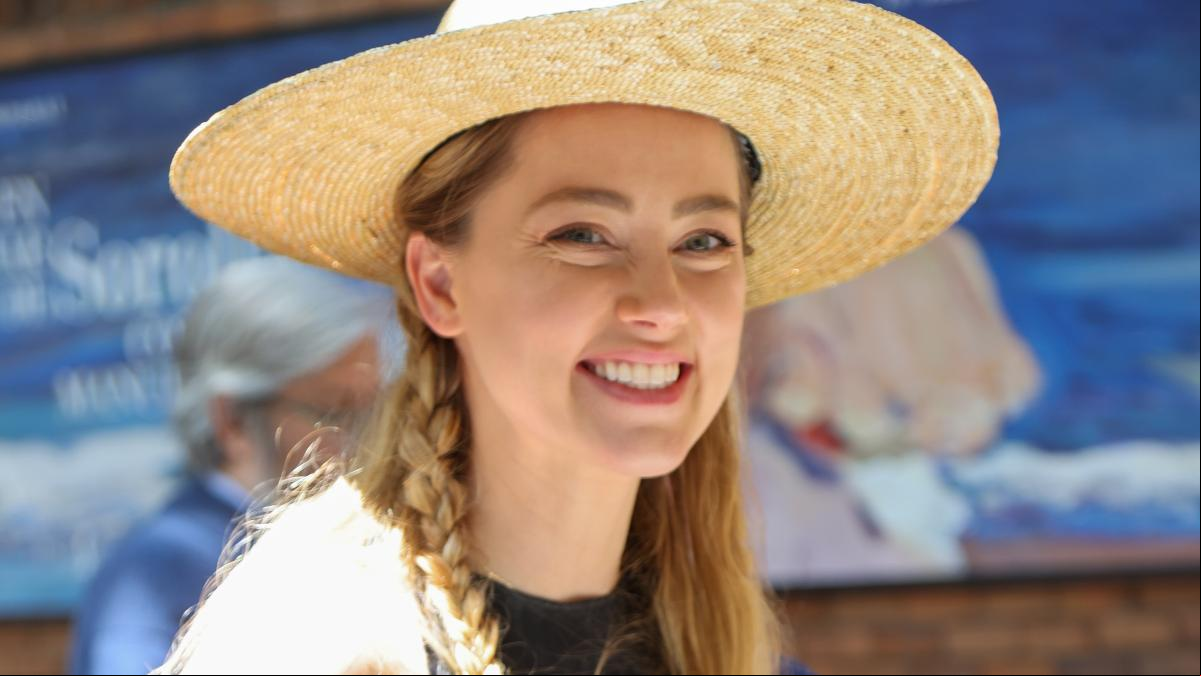 Entrevistan a Amber Heard a las puertas de su casa en Madrid: Sigo adelante, eso es la vida