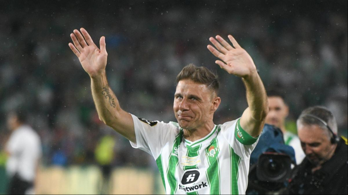 Joaquín se rompe en su emotiva despedida del Betis: No sé qué he hecho para tanto cariño