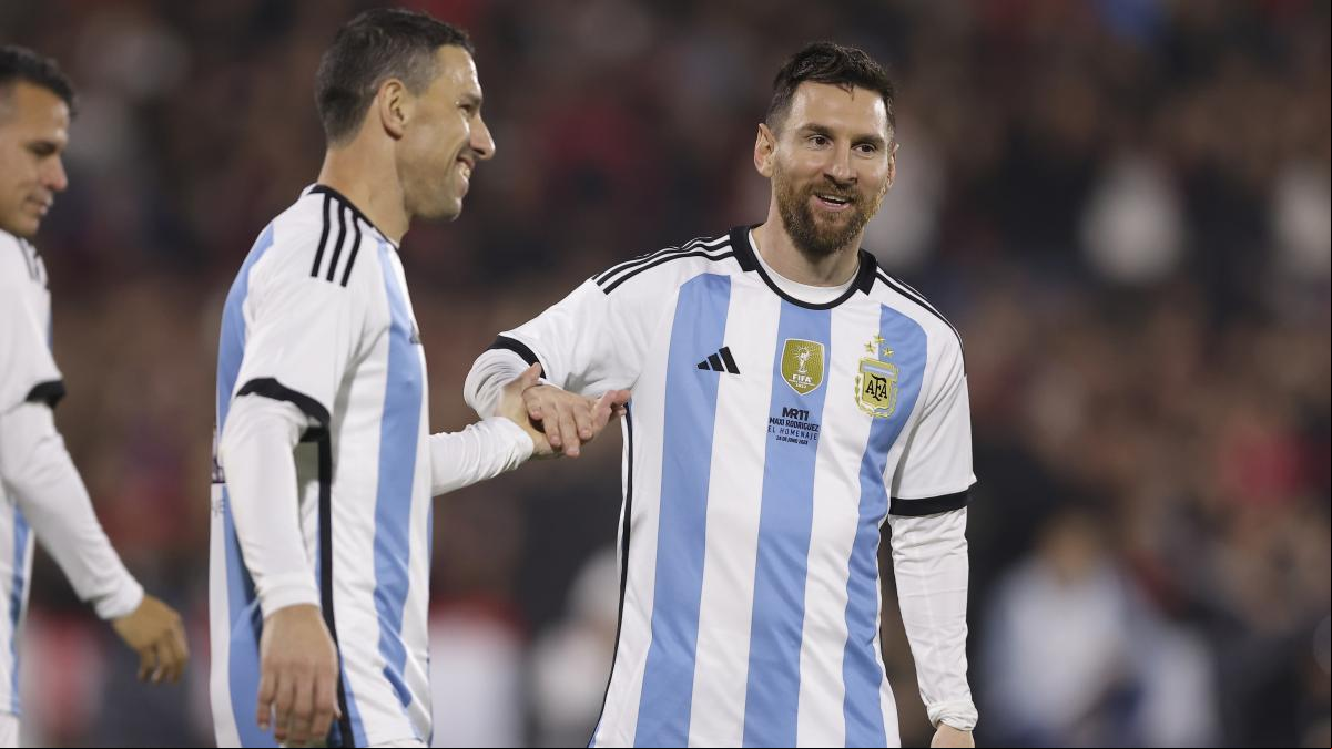 Messi y otras estrellas argentinas homenajean a Maxi Rodríguez en su retirada a los 42 años
