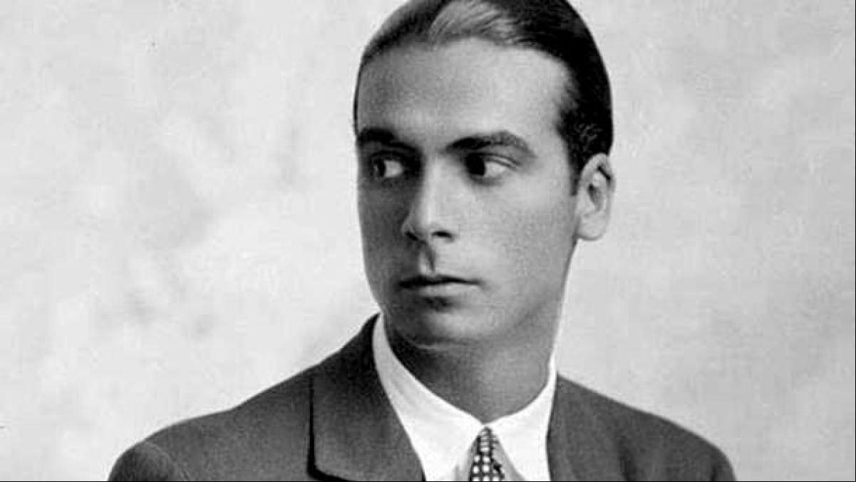 Balenciaga, el arquitecto del dedal