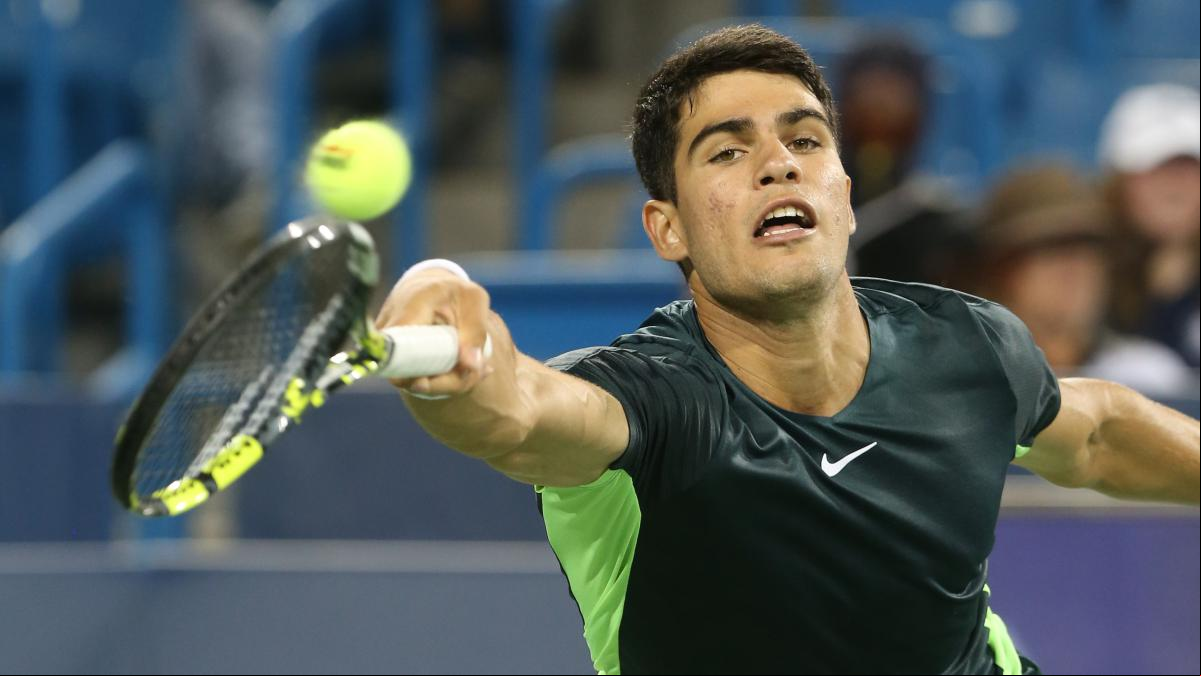 Alcaraz sufre en su debut en Cincinnati