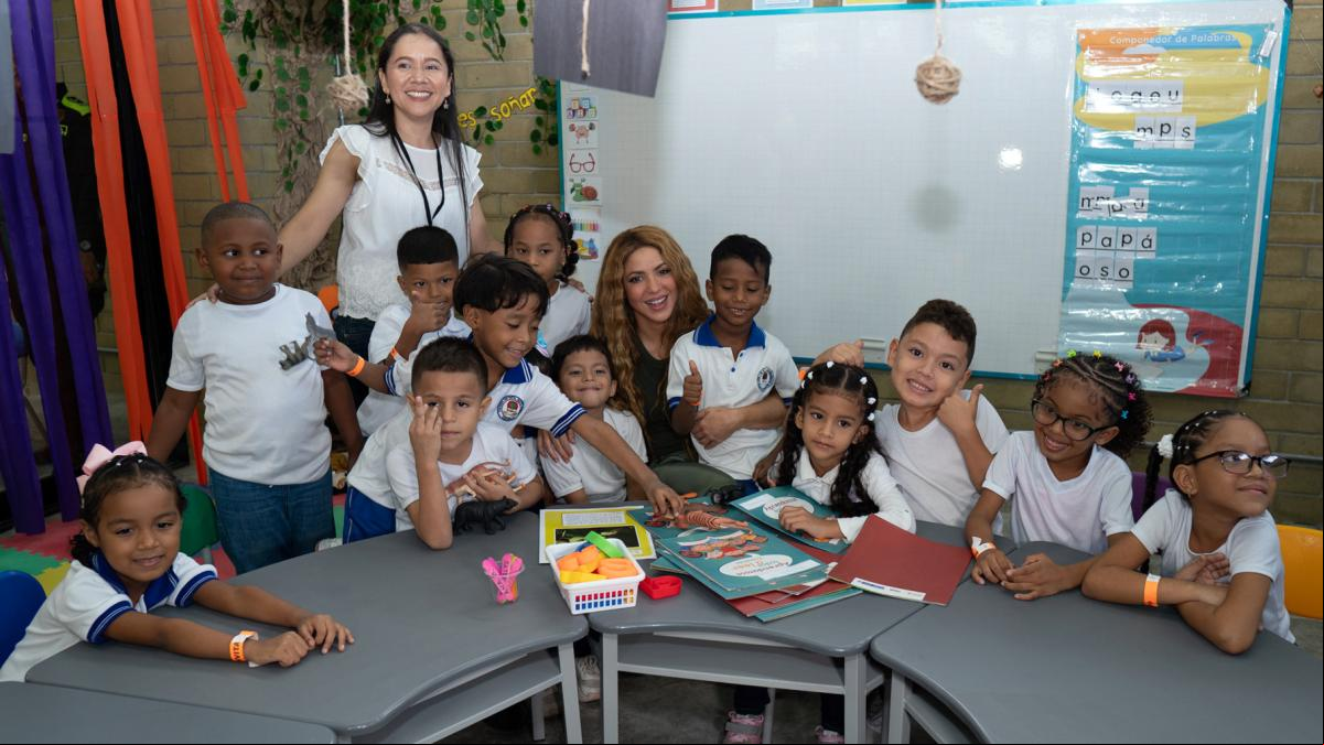 Shakira no se olvida de Barranquilla: inaugura una escuela en uno de los barrios más pobres
