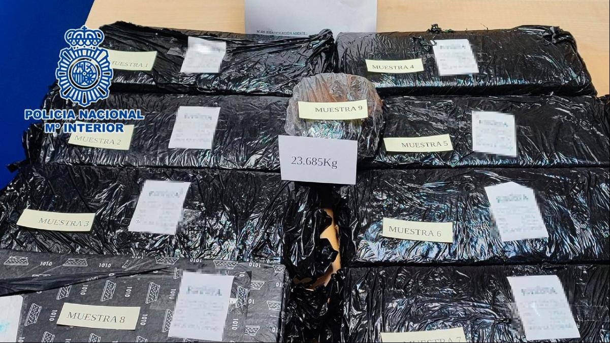 Detenidas dos personas en una furgoneta que circulaba sin ITV y llevaba 23 kilos de cocaína