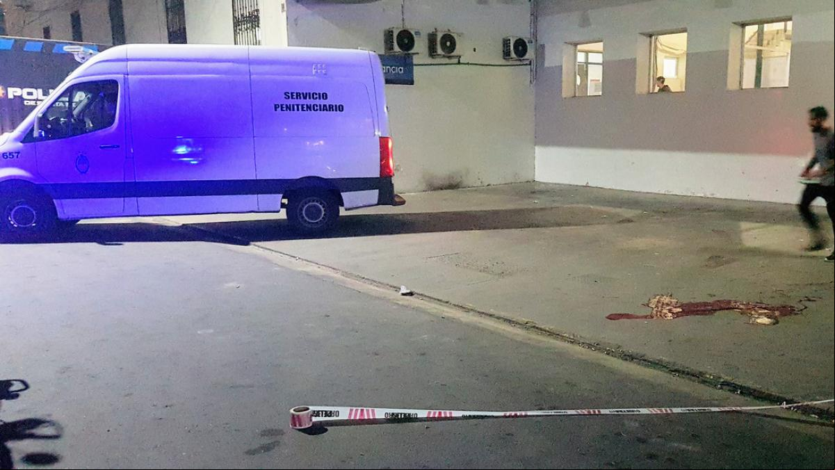 Brutal asesinato de un policía en la puerta del hospital Provincial de Rosario