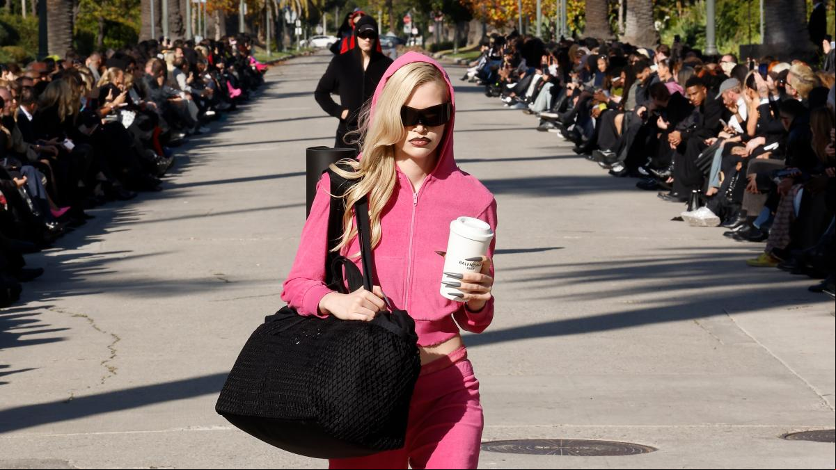 Del tropiezo de Balenciaga a la modelo de año: los grandes momentos de la moda en el 2023