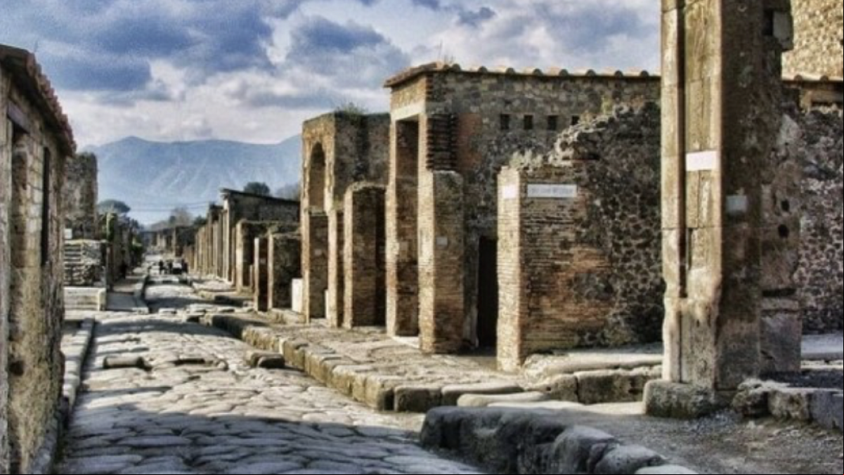 Roba unas piedras de Pompeya y las devuelve tras ser víctima de una maldición