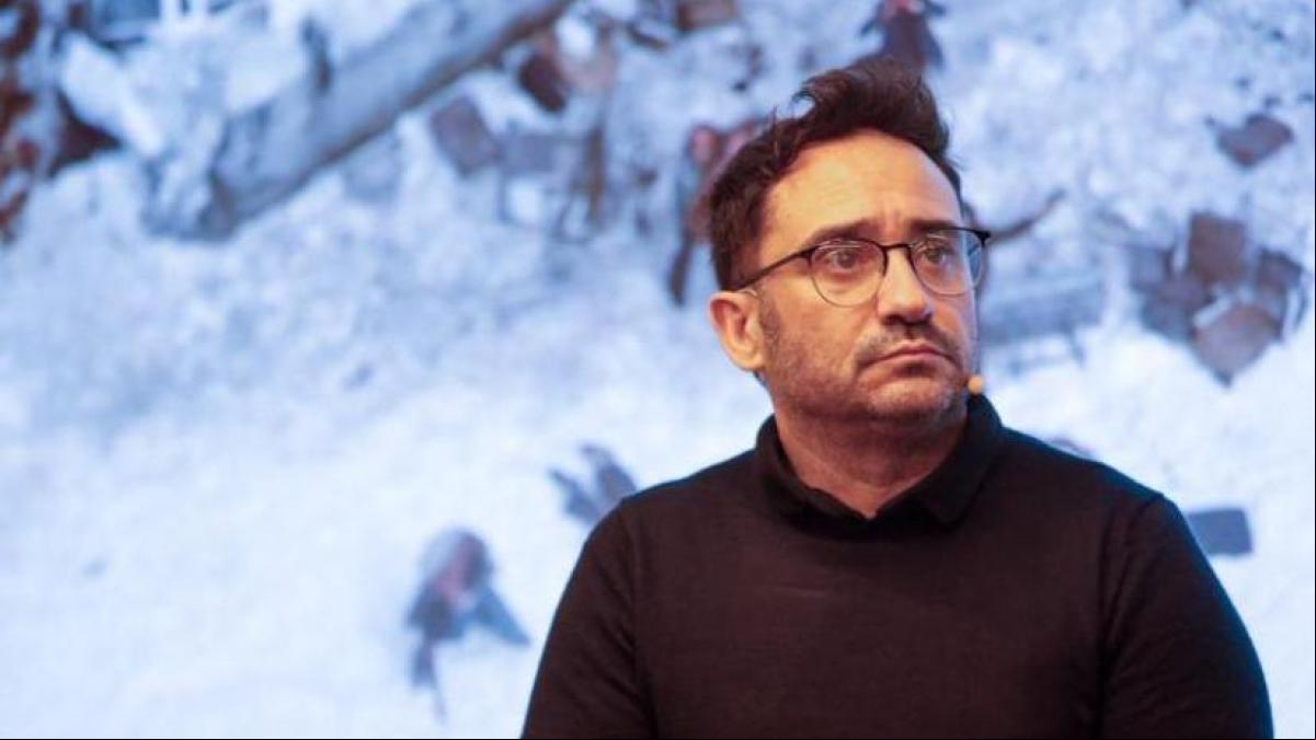 J.A. Bayona: Las películas en inglés van solas y en castellano tienes que defenderlas cada día