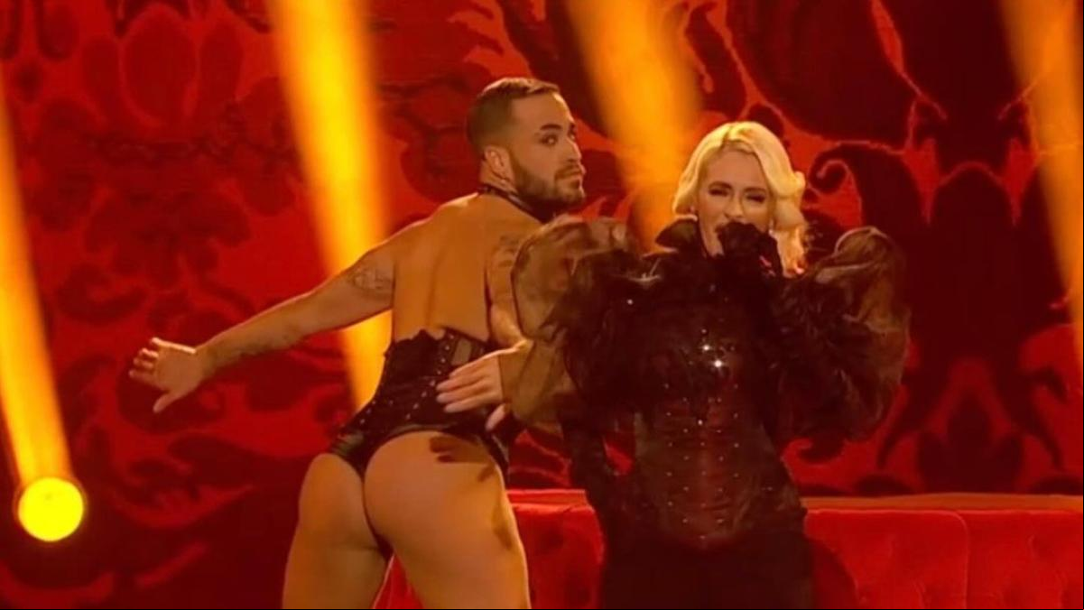 Así es César Louzán Ferrío, el bailarín que acompañó a Nebulossa para llevar Zorra a Eurovisión
