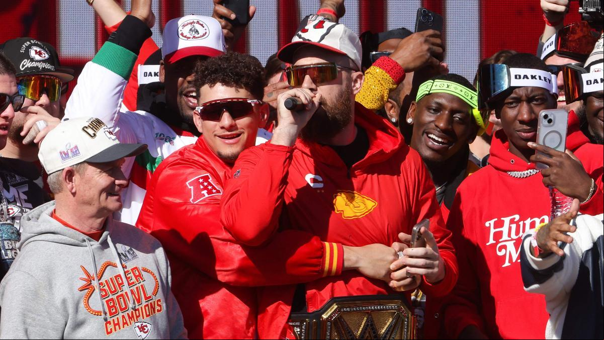 Travis Kelce y Patrick Mahomes se pronuncian tras el tiroteo en Kansas City