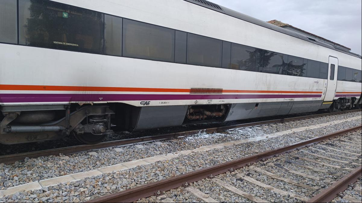 Un robo de cable provoca retrasos en la línea convencional entre Palencia y Cantabria