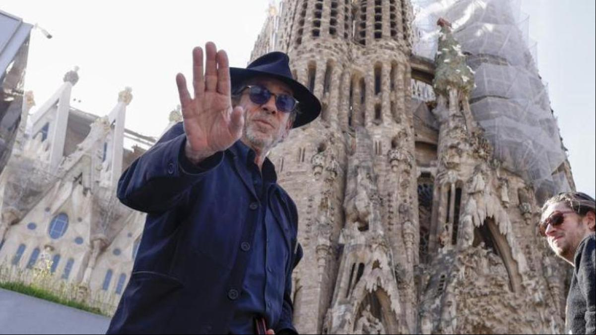 Tim Burton visita la Sagrada Família en su paso por Barcelona