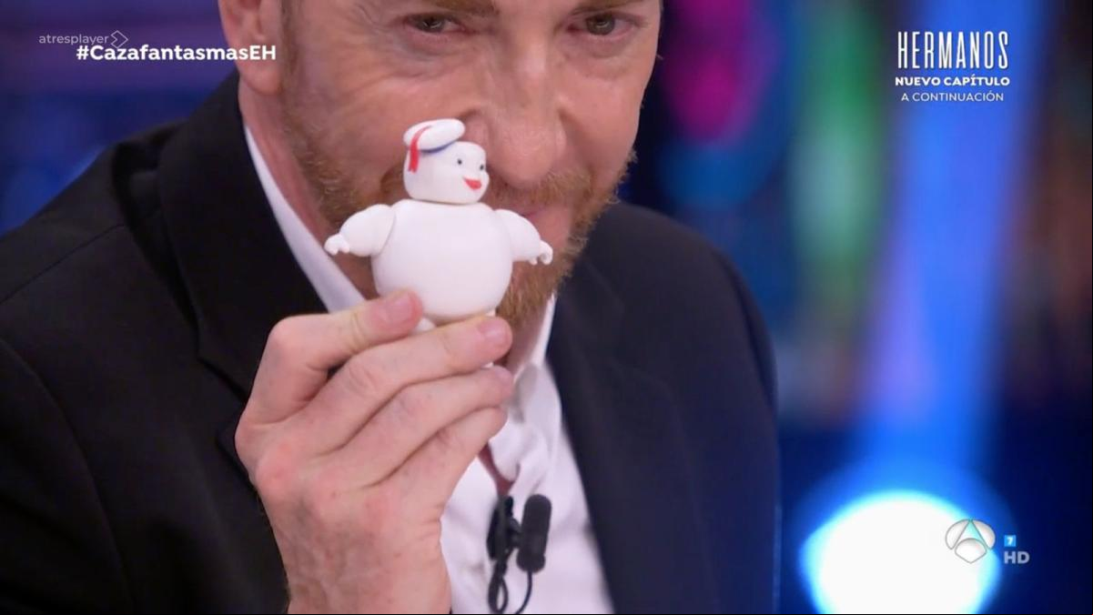 El llamativo regalo de McKenna Grace a Pablo Motos en El Hormiguero, con demostración de inglés incluida