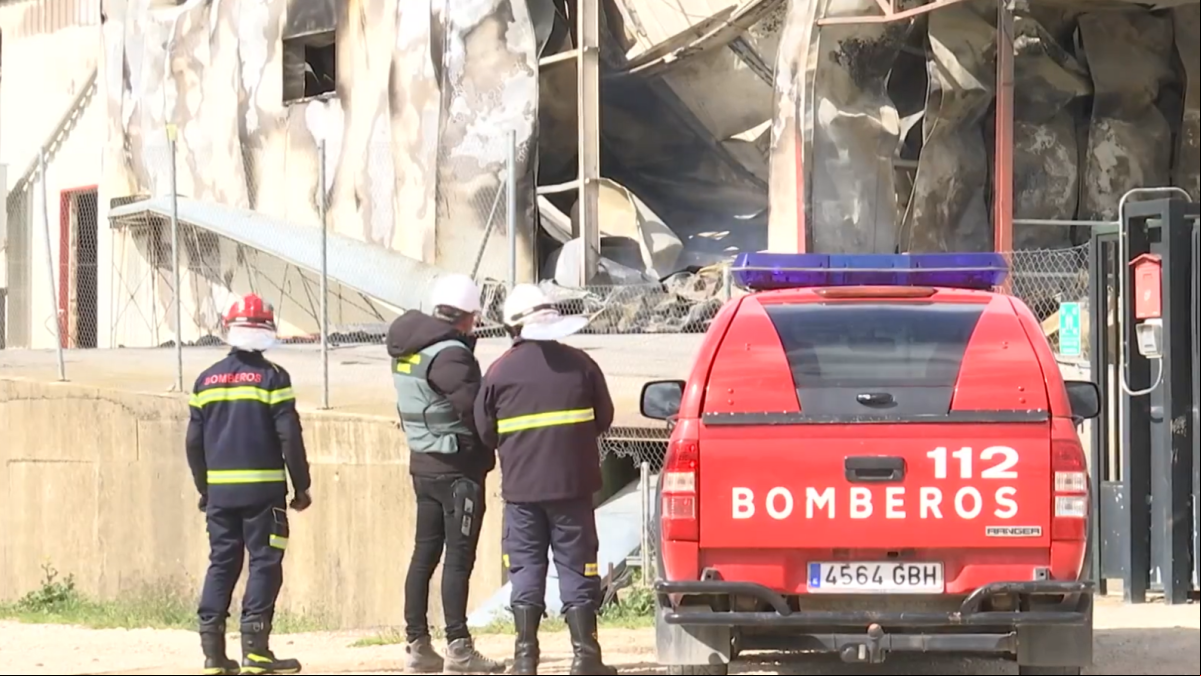 Mueren 50.000 gallinas en el incendio de una granja avícola en Burgos