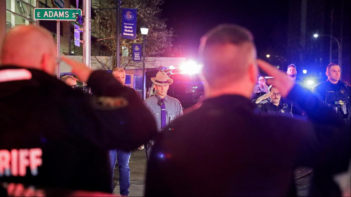 Dos policías y un sospechoso muertos en un tiroteo en el estado de Nueva York