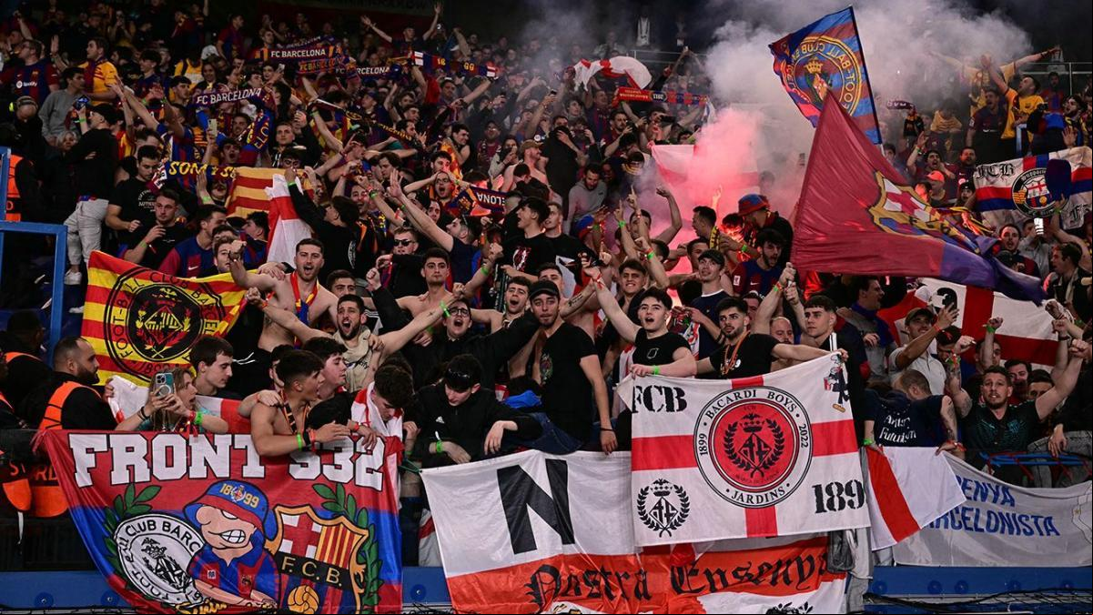 La UEFA sanciona al Barça por el comportamiento de sus aficionados en París