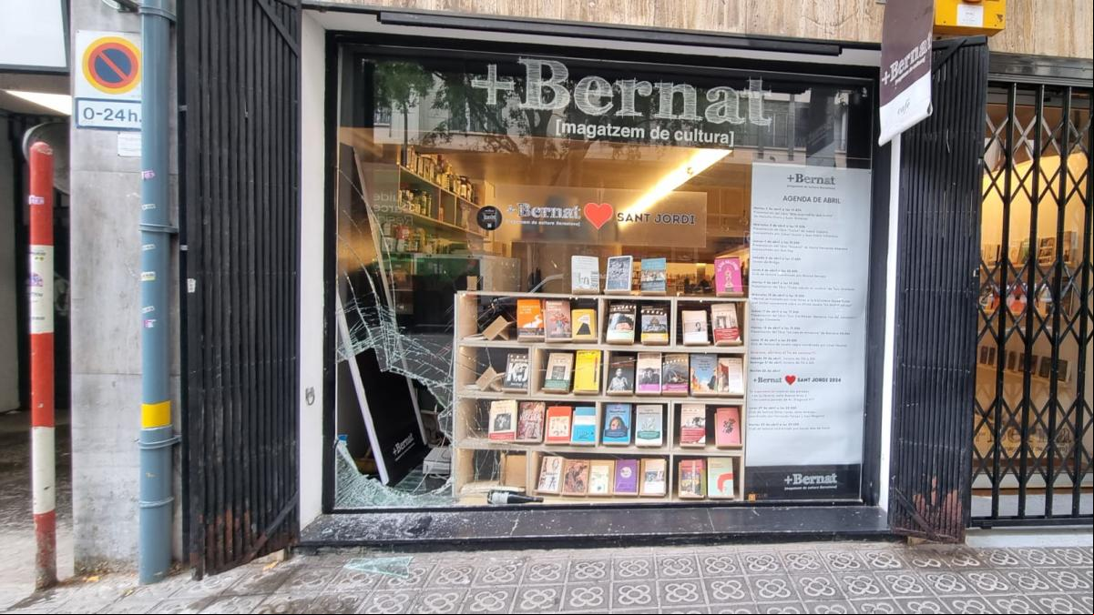 Entran a robar en la librería +Bernat de Barcelona