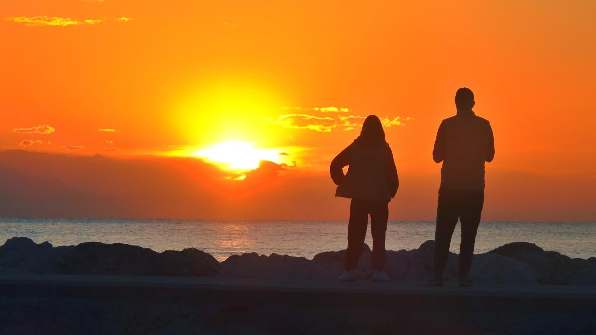 Ensimismados por el amanecer en la Costa del Sol Ensimismados por el amanecer en la Costa del Sol