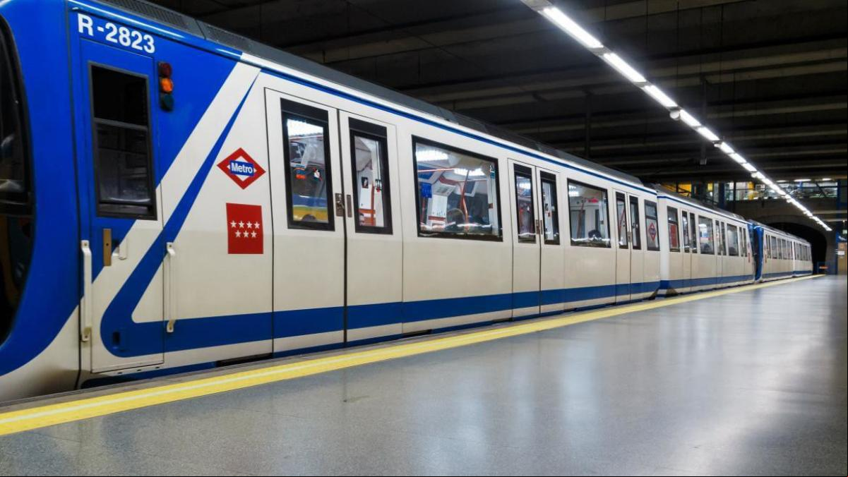 Las grabaciones desmienten al joven que dijo que le robaron y arrojaron a las vías del metro