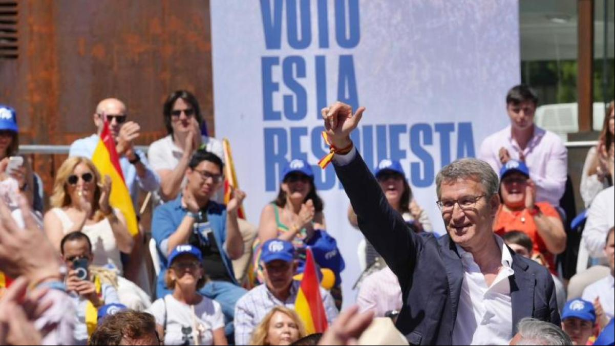 Feijóo anuncia un acuerdo entre las comunidades del PP para implantar una EBAU única