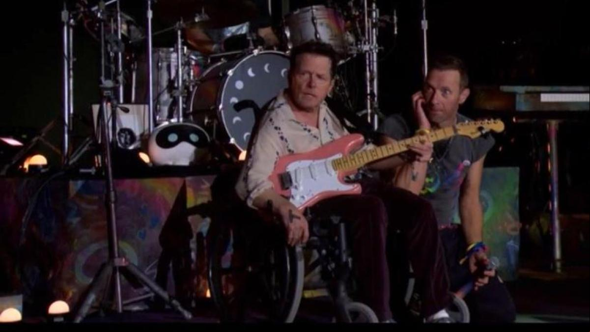 Coldplay sorprende al invitar a Michael J. Fox a tocar un par de canciones en Glastonbury