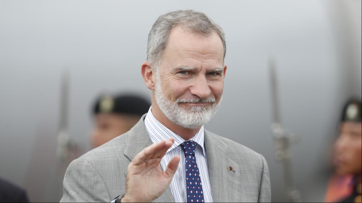 El Rey, acompañado de Albares, asiste a la toma de posesión del presidente de Panamá