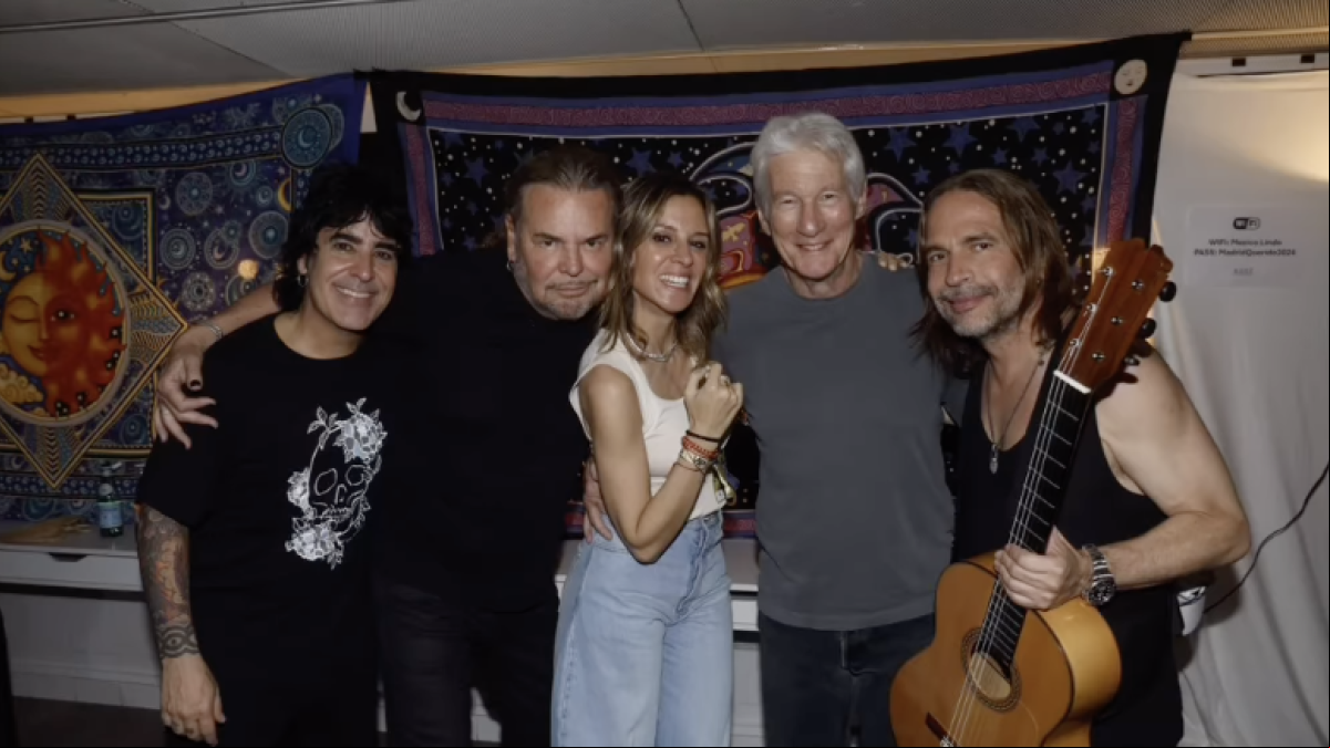 La foto fan de Richard Gere con Maná: se deja ver en el concierto del grupo en Madrid