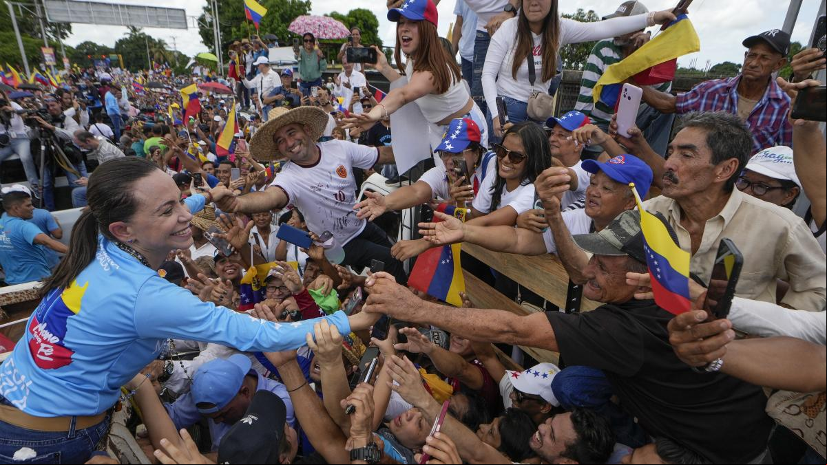 Tanto Maduro como la opositora Machado prevén victorias contundentes