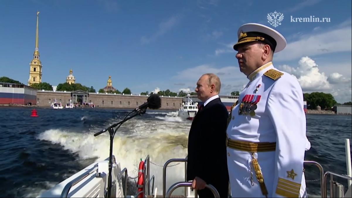 Putin preside el desfile del Día de la Armada rusa