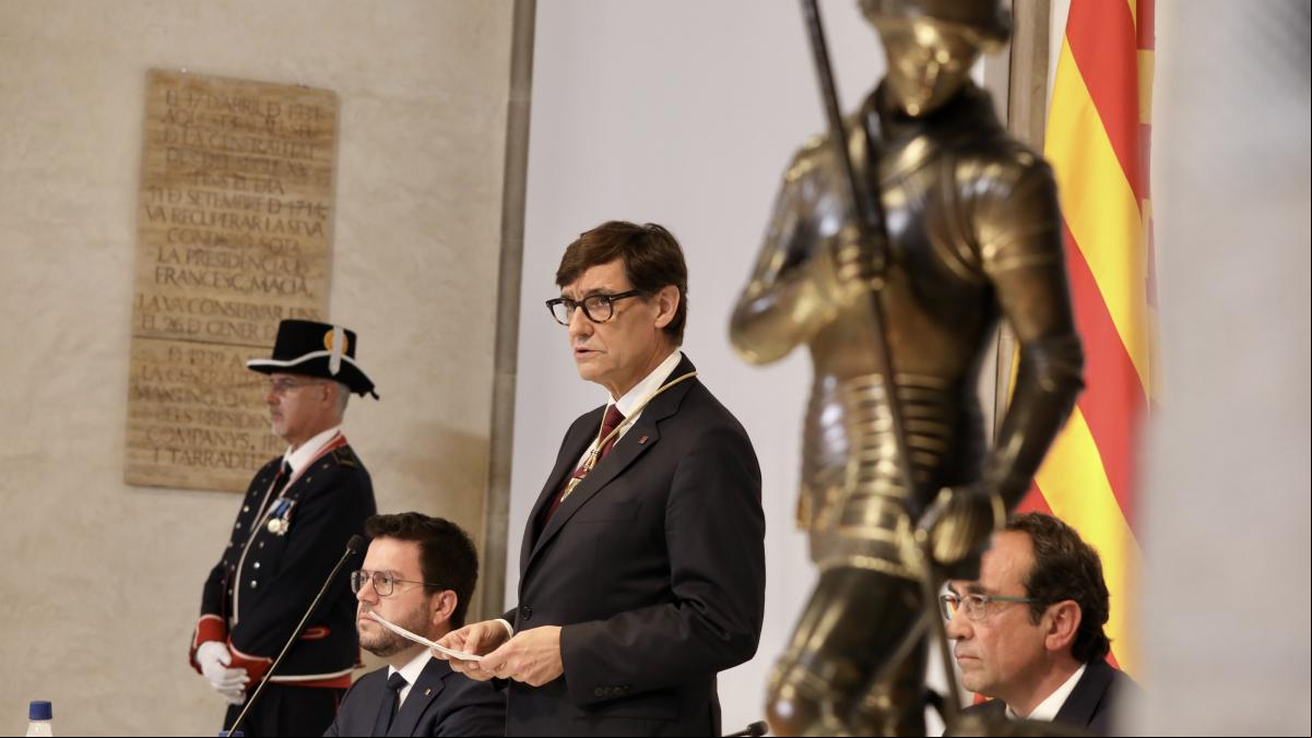 Illa toma posesión como presidente de la Generalitat con la voluntad de “unir”