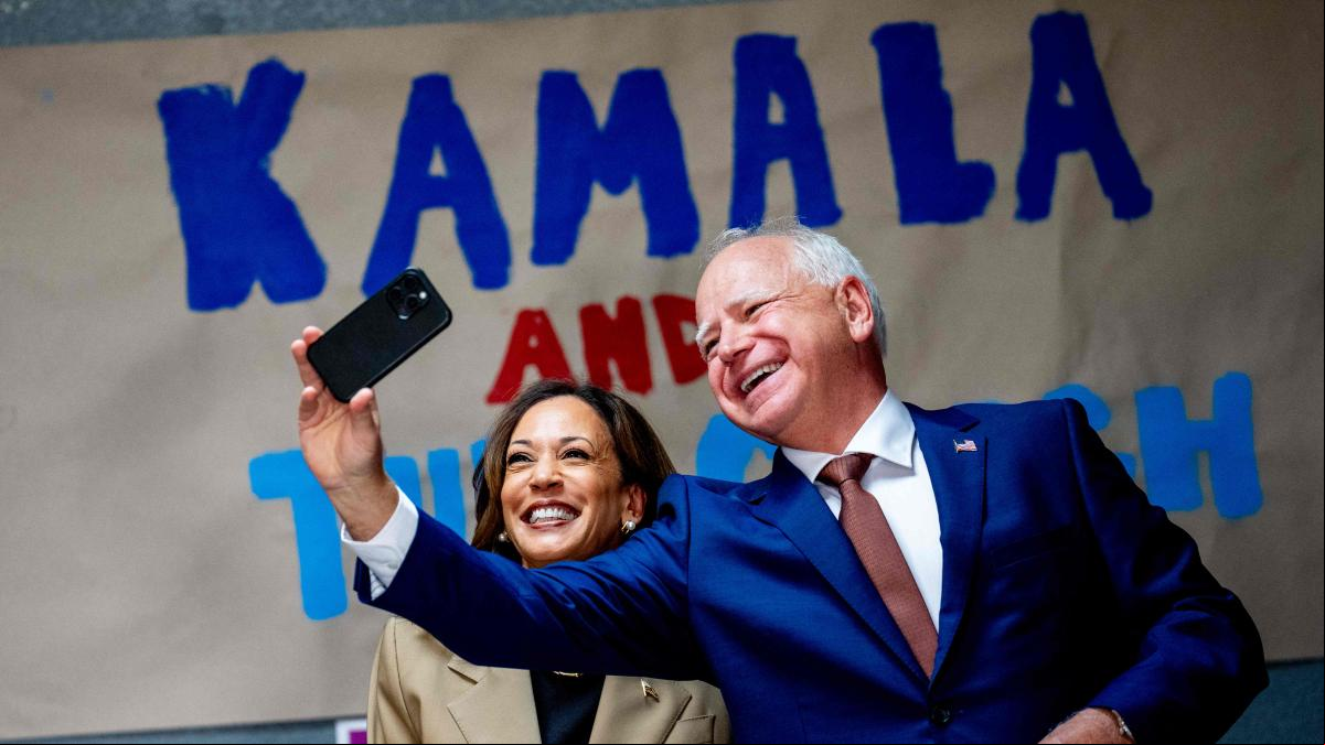 Harris da la vuelta a los sondeos y supera a Trump en tres estados clave