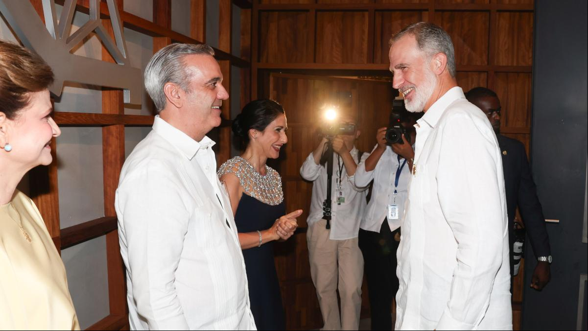 Venezuela marca el relevo presidencial, al que asiste el Rey