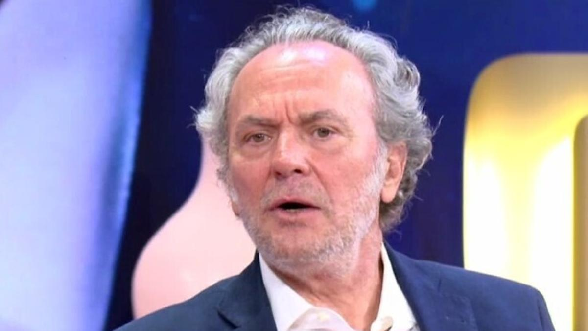 José Coronado critica con dureza a los hombres de 60 años que buscan a “niñas de 20 o 25”