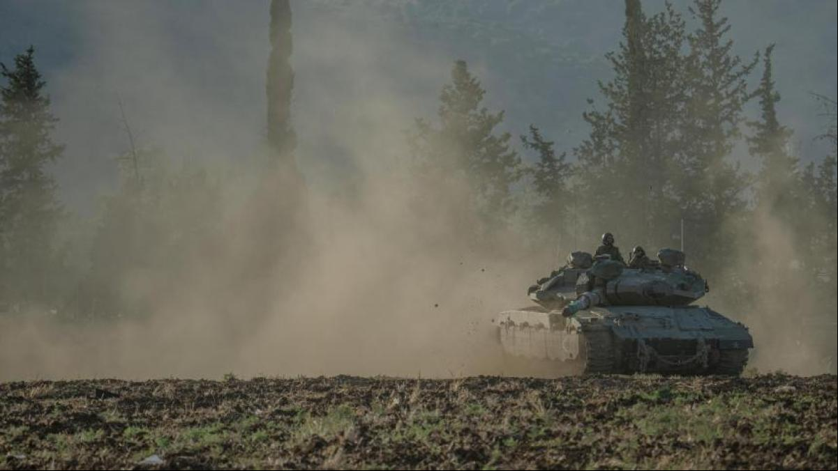 Primeros combates entre las tropas israelíes e Hizbulah tras la invasión en el sur de Líbano