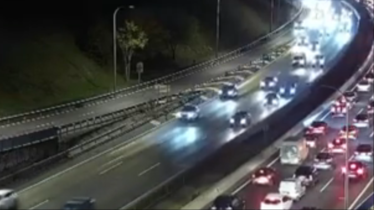 Varios accidentes provocan retenciones en las carreteras de  a Madrid