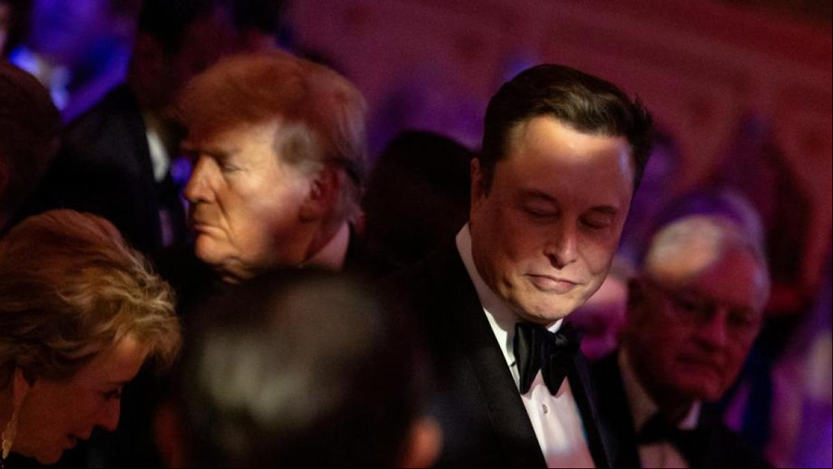 Musk y Bezos, los dos más ricos del mundo y rivales, se disputan el favor de Donald Trump