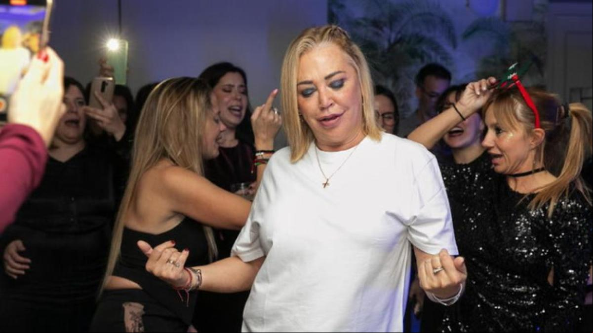 Belén Esteban revoluciona la cena de Navidad de una empresa catalana
