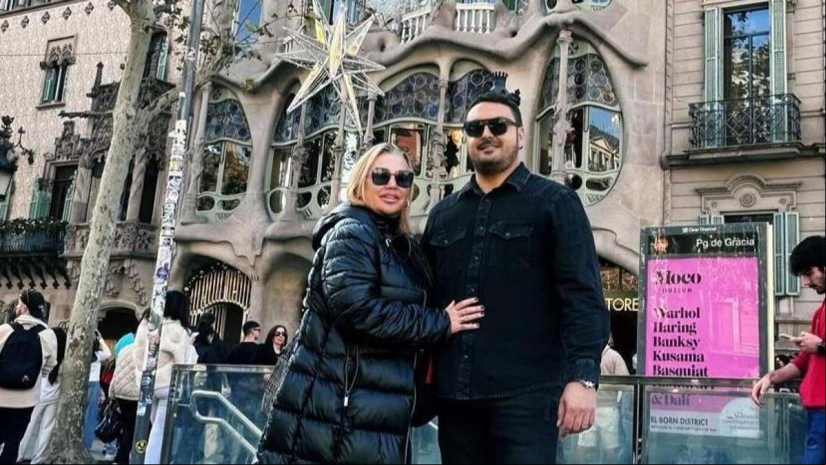Belén Esteban descubre Barcelona en familia: las fotos más icónicas de su recorrido turístico