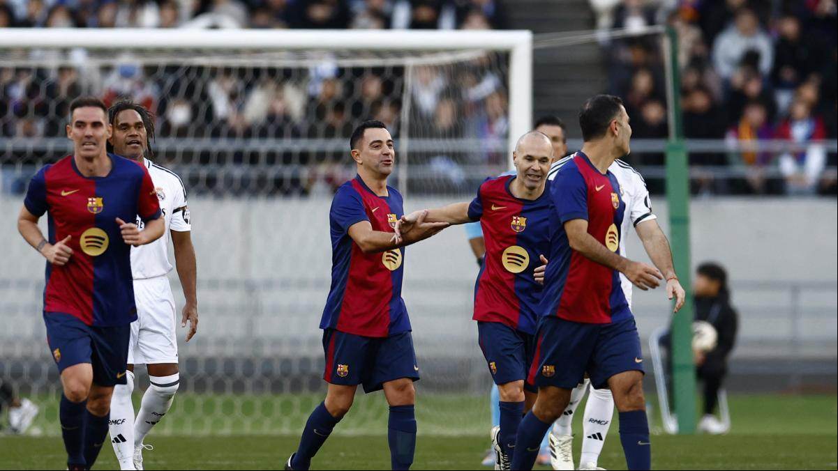 Xavi e Iniesta impulsan al Barça en su triunfo ante el Real Madrid en el Clásico de Leyendas