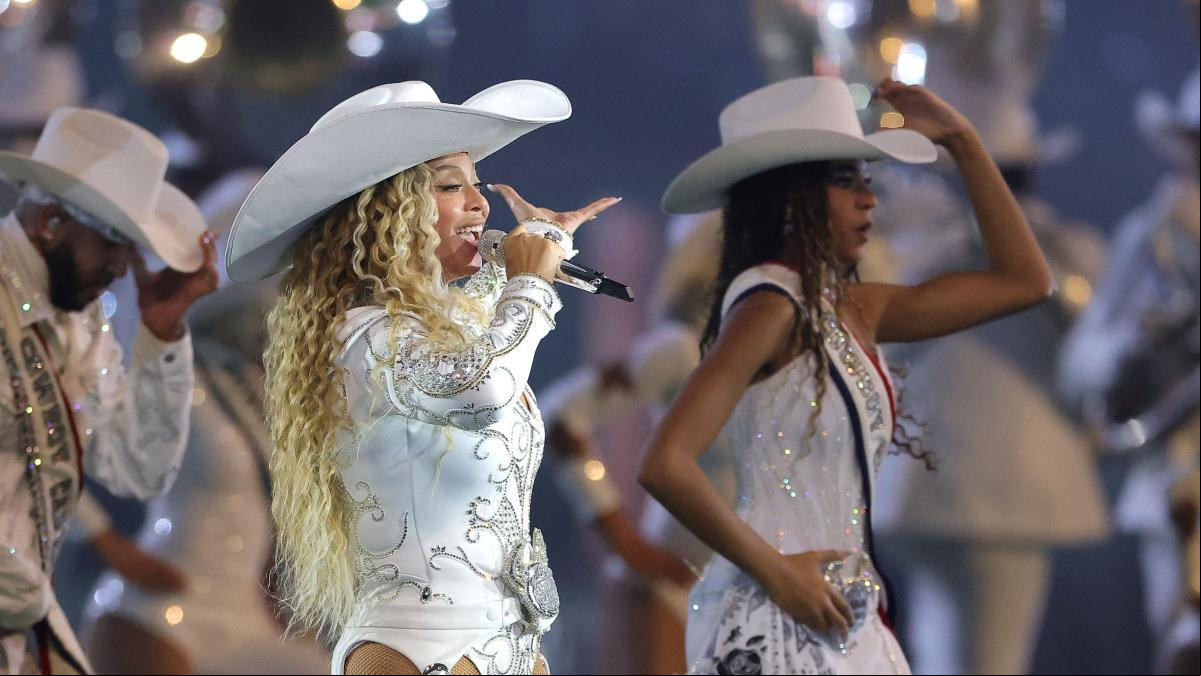 Así fue el espectáculo de Beyoncé con su hija Blue Ivy en el debut de la NFL en Netflix