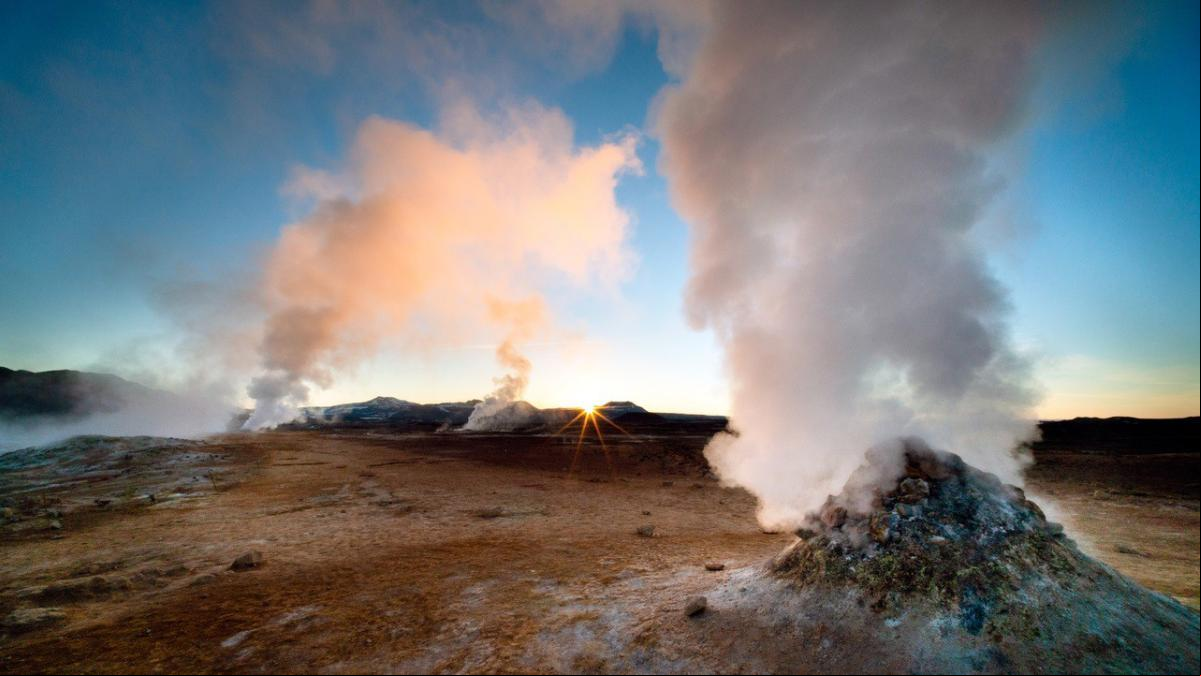 Un volcán entra en erupción en Islandia, cerca de la capital