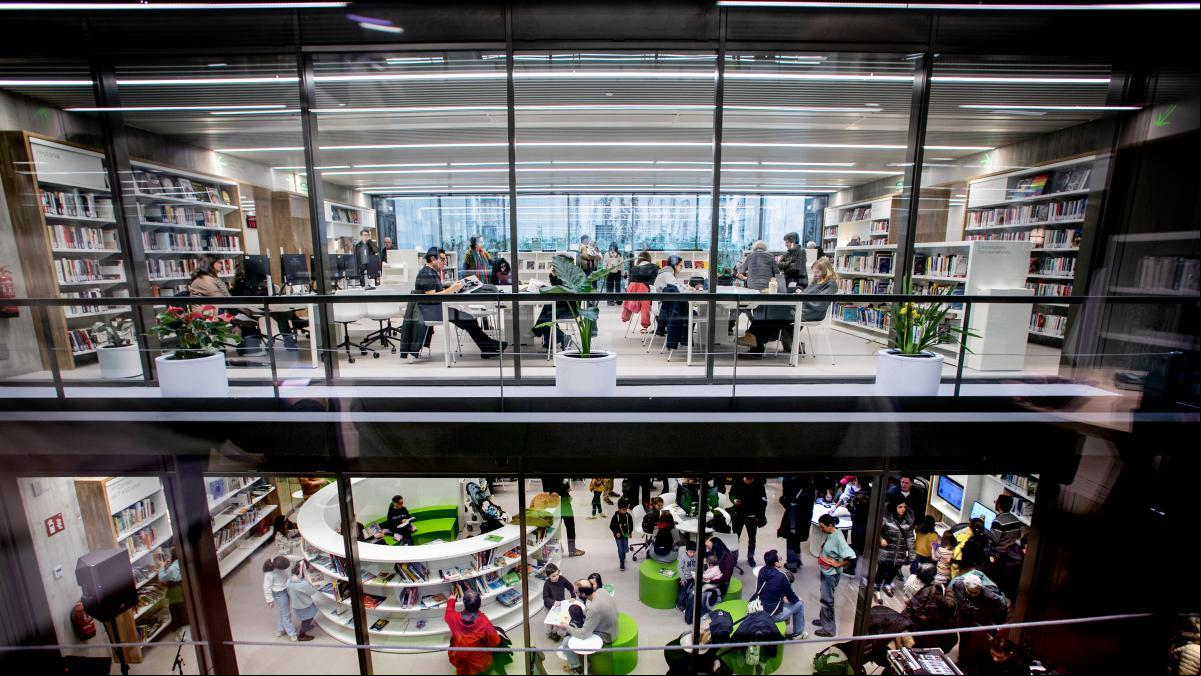 Sarrià inaugura su biblioteca tras 30 años de reivindicaciones