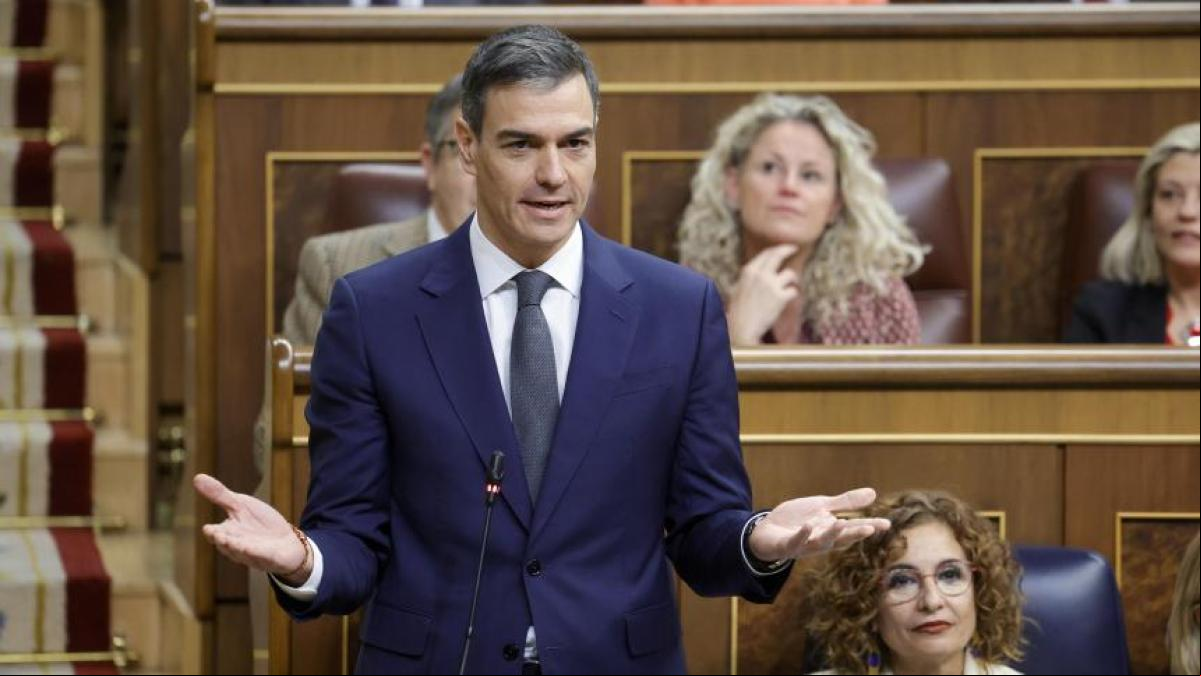 Sánchez avisa que Feijóo es “un colosal engaño” y el líder del PP le acusa de “saquear a los trabajadores”