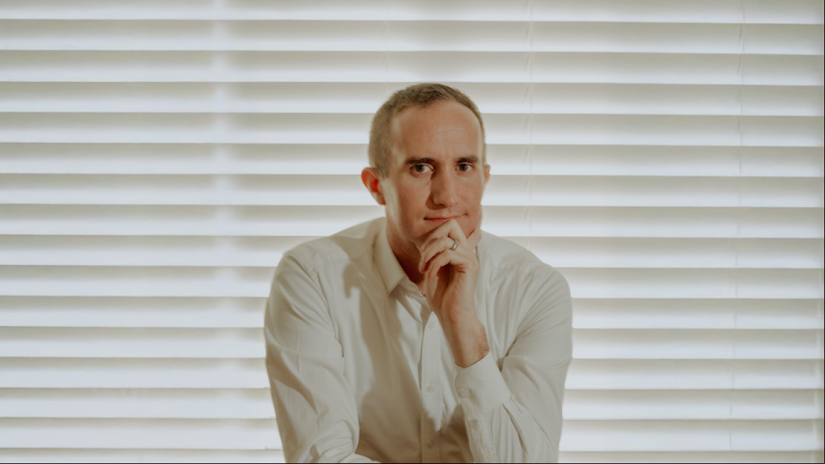 Morgan Housel, analista económico: “La verdadera riqueza consiste en apreciar lo que ya tenemos, en lugar de anhelar constantemente lo que no poseemos”