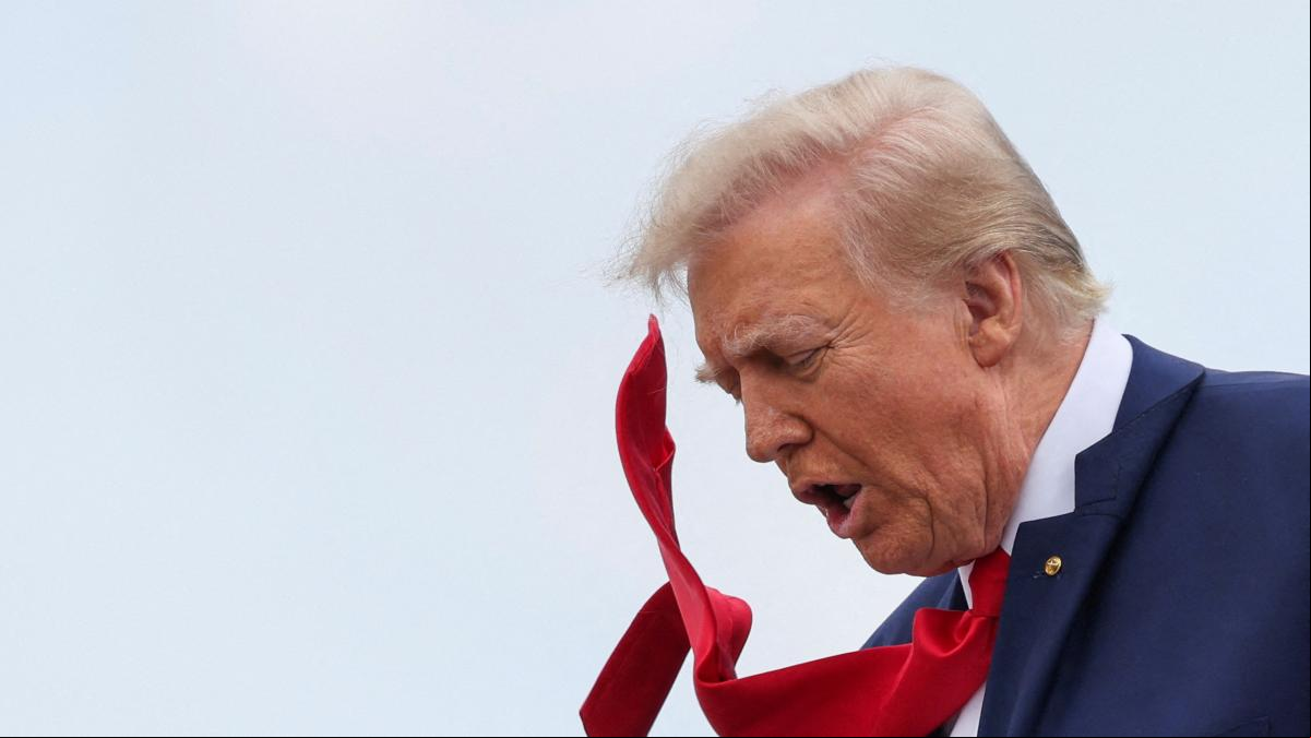 Trump te enseña modales, y Vox, “el ciruelo”